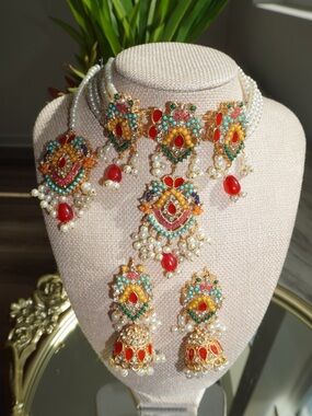 Traditional Multi-Color Pearl Necklace and Earring Set Naratan